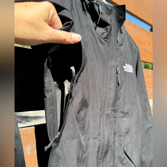 The North Face Dryzzle Jacket in Black XS - Picture 7 of 14